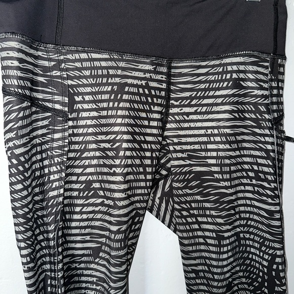 Lululemon Pace Rival Crop- Full- On Luxtreme - Picture 2 of 6